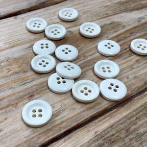 4-hole Button: 16mm Cream