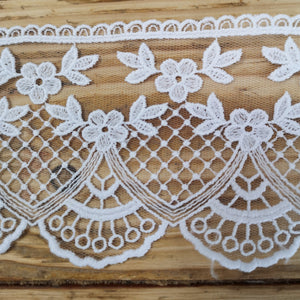 Embroidered Tulle Lace - fan and scallop